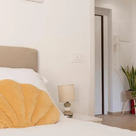 Cocoon House * Rom